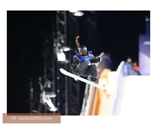 张小楠勇夺单板滑雪女子大跳台第五名